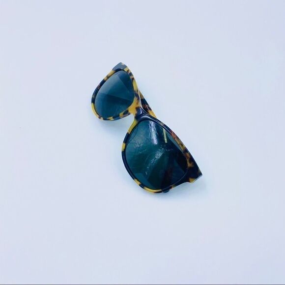BANANA REPUBLIC Tortoise Shell Sunglasses. - Picture 2 of 5